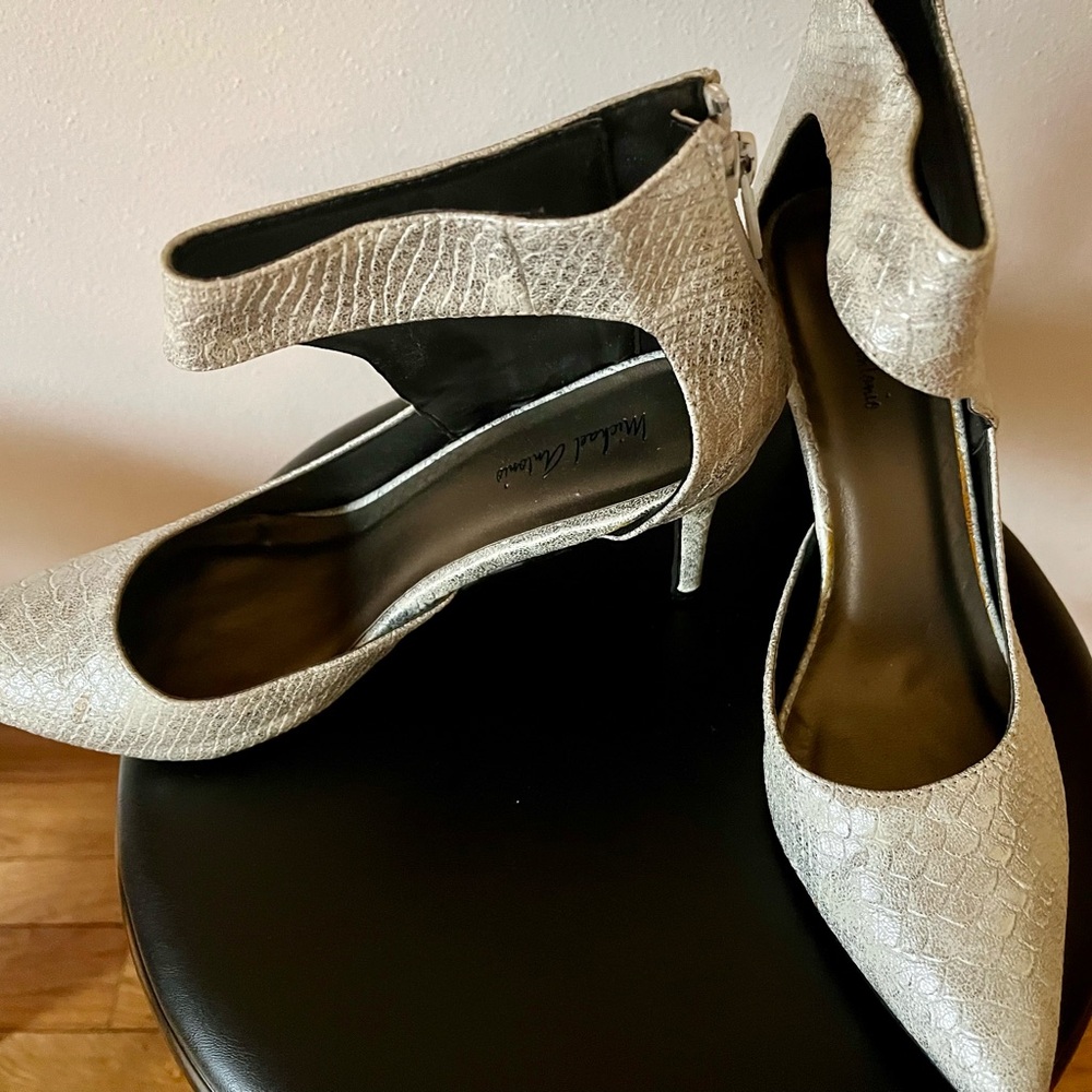 Michael Antonio Textured Heels